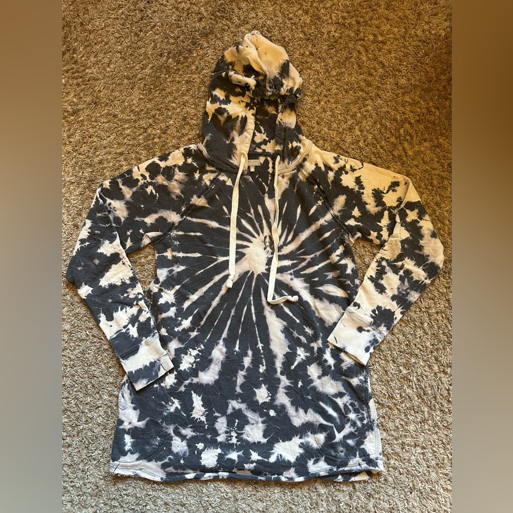 Women’s Oversized Kickoff Shop Top; Dark Gray/Black and Tan; Size M